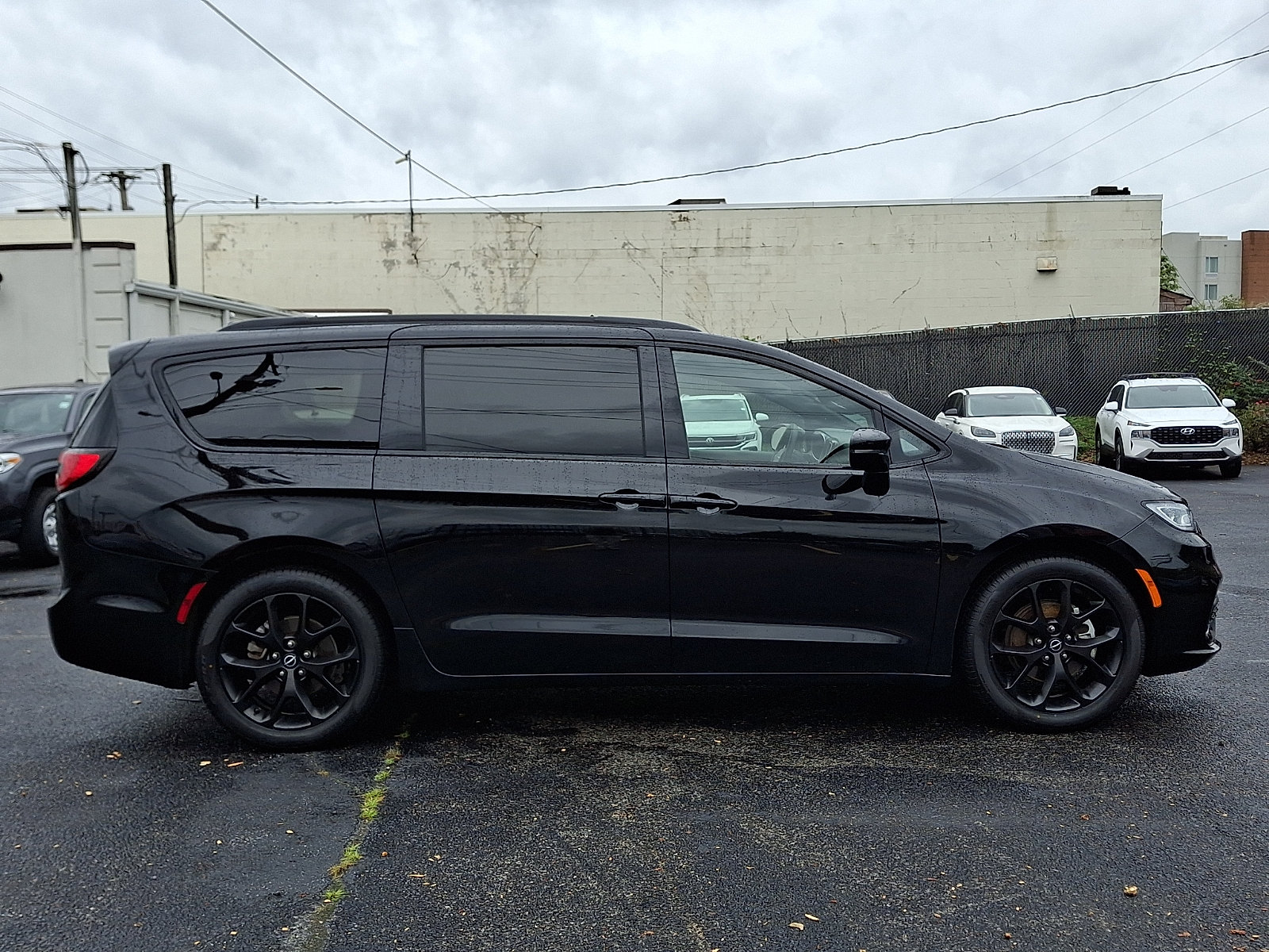 Used 2026 Chrysler Pacifica Limited w/ S Appearance Package FWD image 7