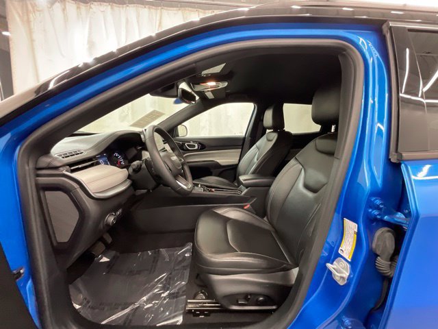 Used 2025 Jeep Compass Limited AWD/4WD image 10