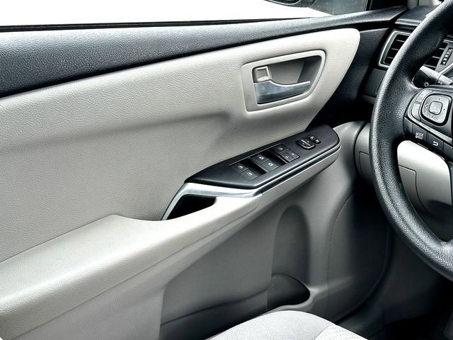 Used 2017 Toyota Camry LE image 24