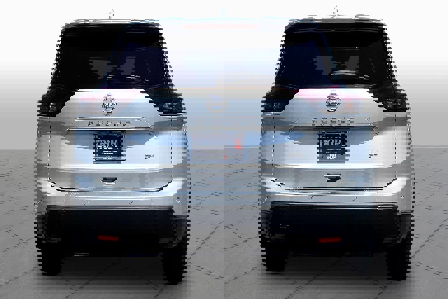 Used 2024 Nissan Rogue SV image 4