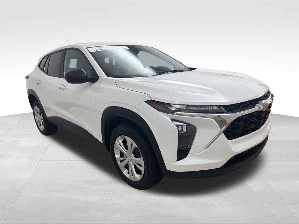 Used 2025 Chevrolet Trax LS FWD image 7