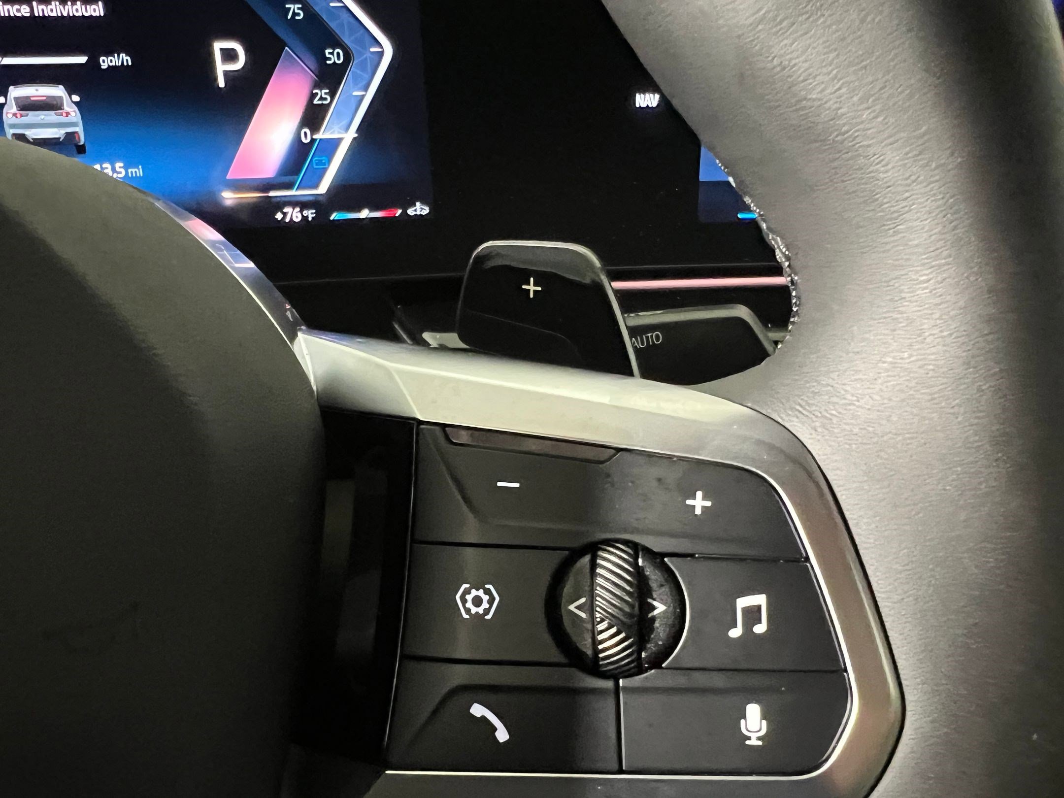 Used 2025 BMW X2 xDrive28i w/ Premium Package image 25