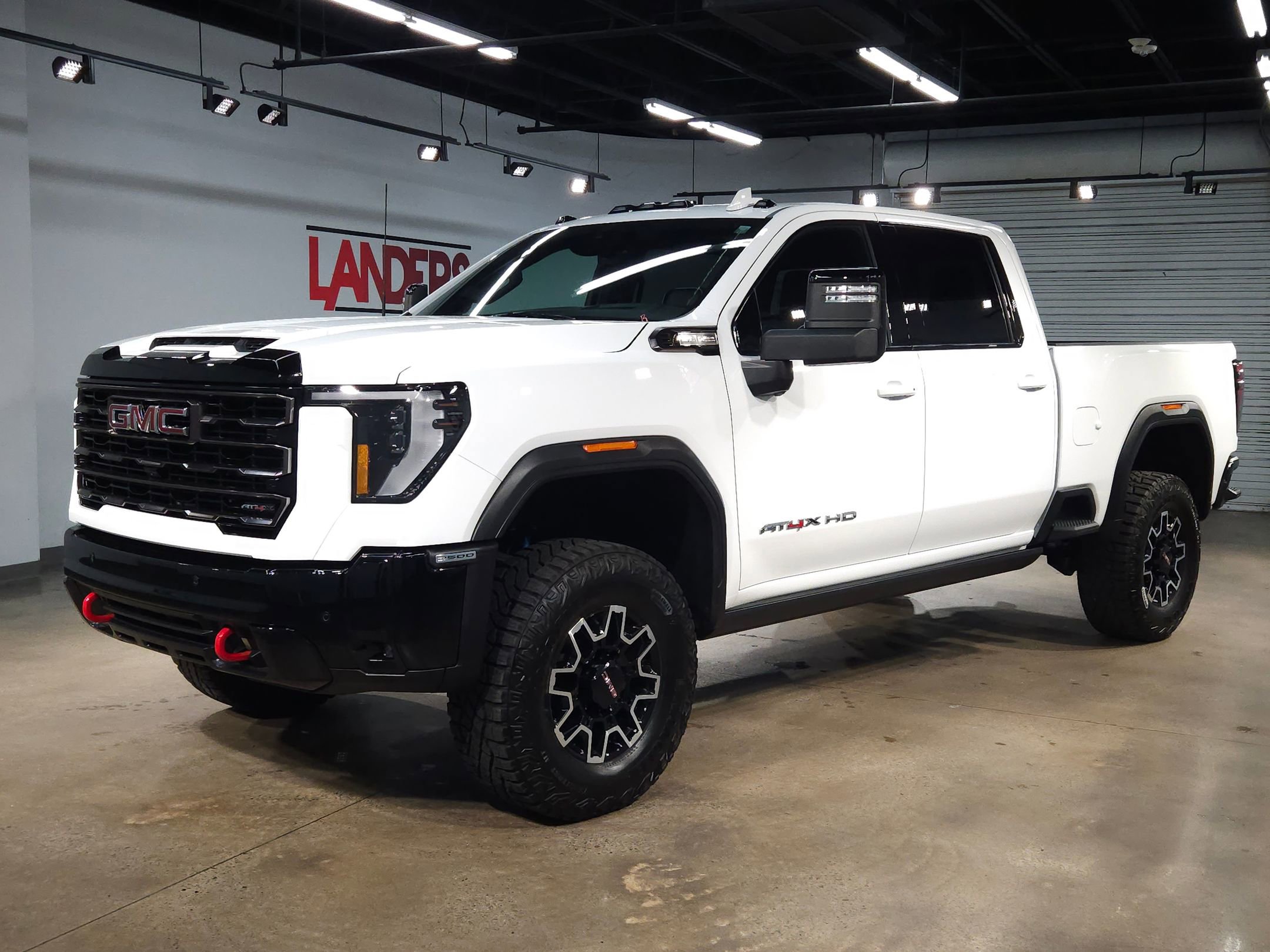 Used 2025 GMC Sierra 2500 AT4X image 3