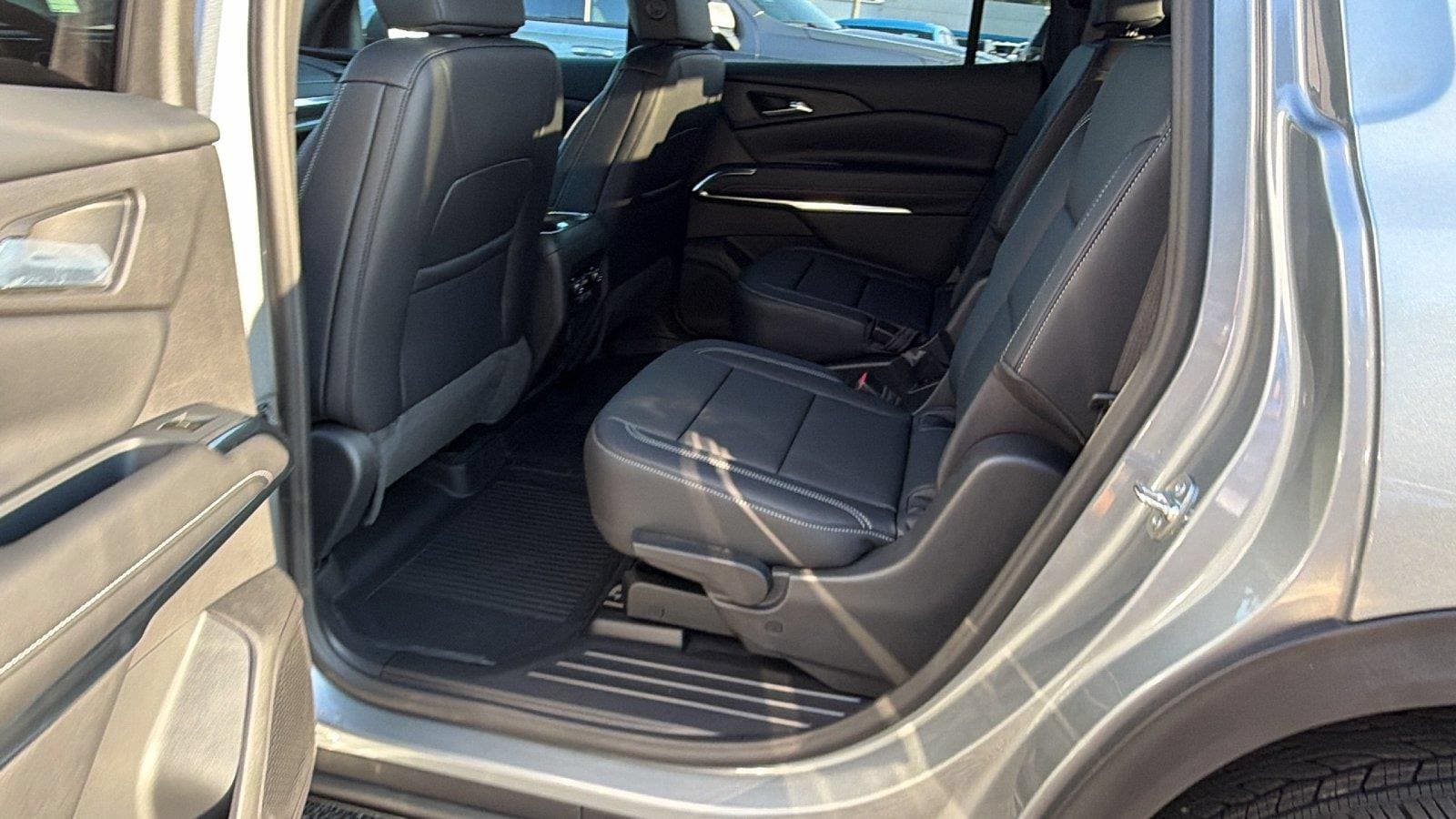 New 2027 Chevrolet Traverse LT w/ Midnight/Sport Edition FWD image 18