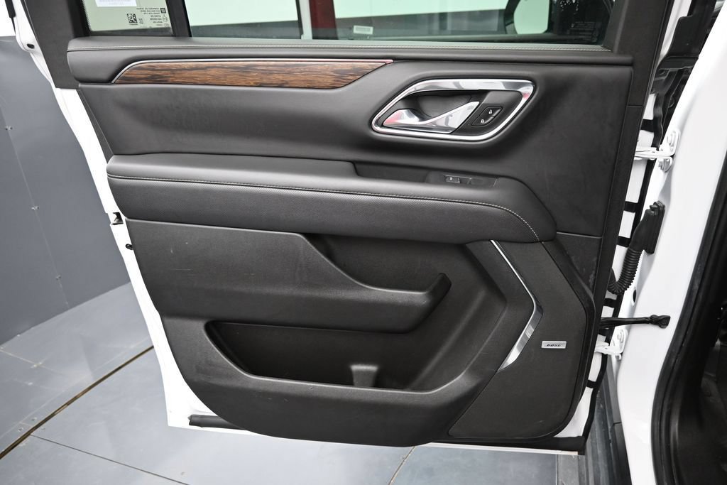 Used 2023 Chevrolet Suburban Premier AWD/4WD image 24