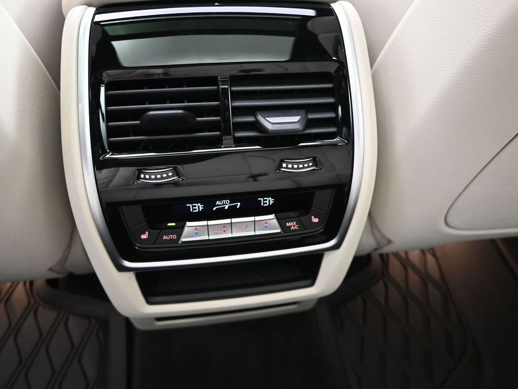 New 2026 BMW X7 M60i image 19