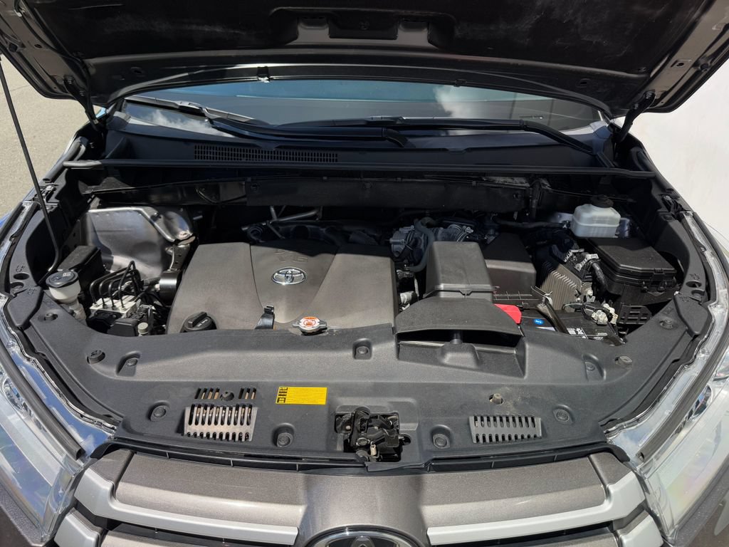 Certified 2019 Toyota Highlander XLE AWD/4WD image 20