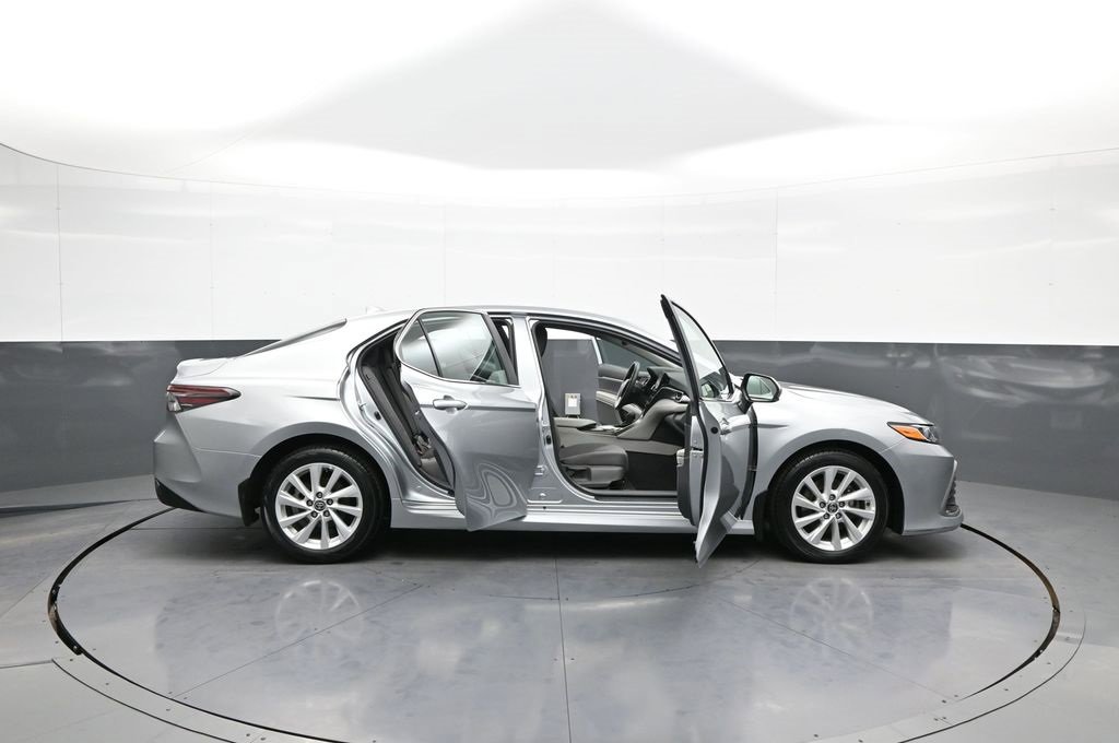 Certified 2021 Toyota Camry LE image 40