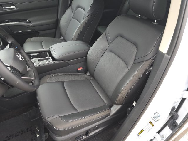 New 2026 Nissan Pathfinder SL w/ SL Premium Package FWD image 22