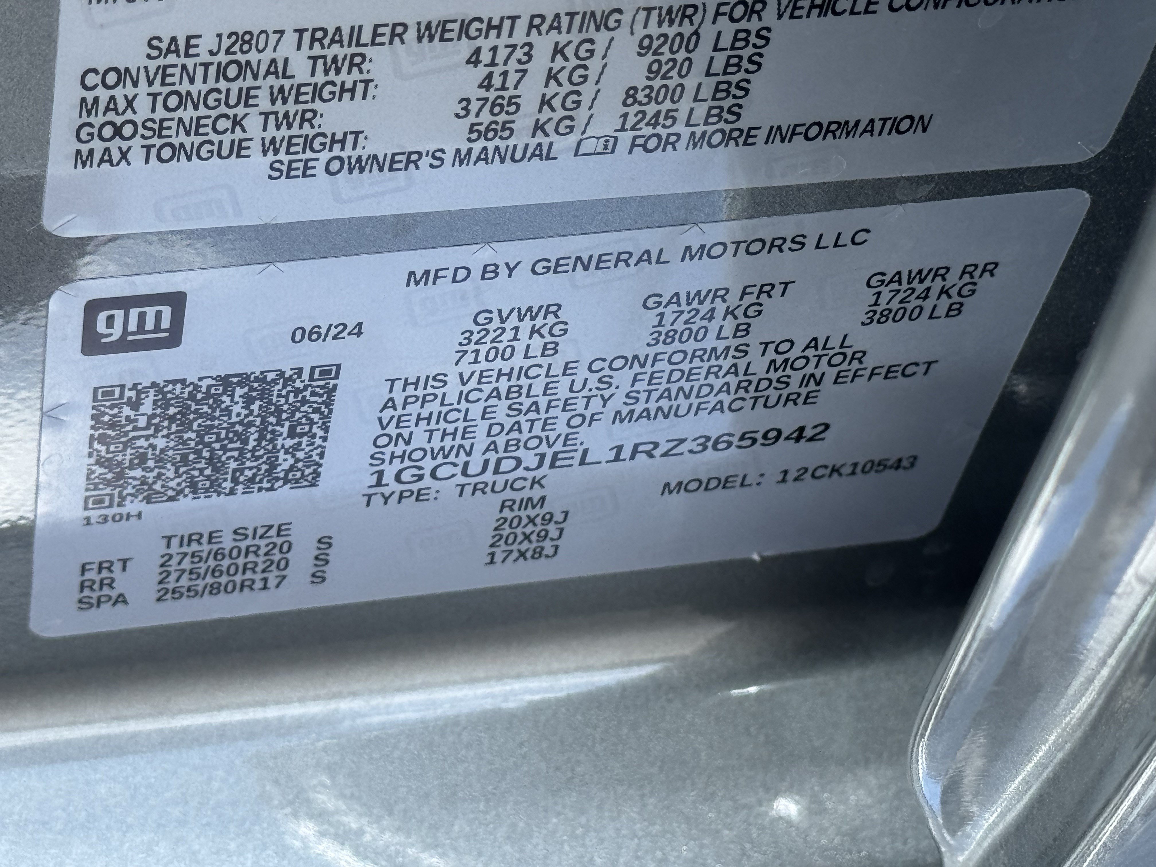 Used 2024 Chevrolet Silverado 1500 High Country w/ Technology Package AWD/4WD image 34