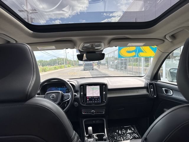 Certified 2025 Volvo XC40 B5 Core AWD/4WD image 18