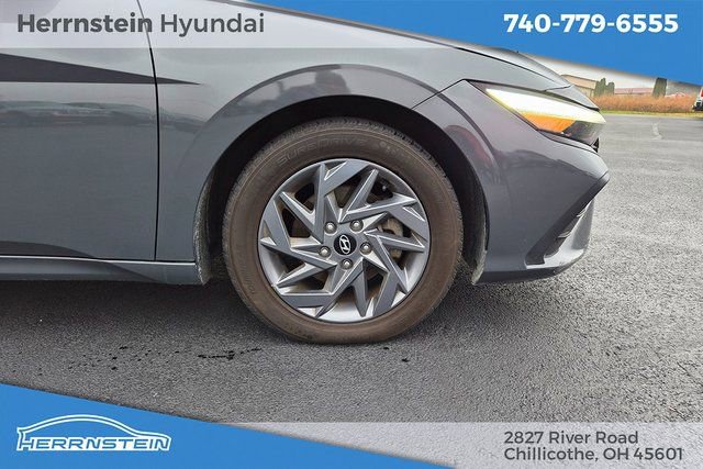 Used 2024 Hyundai Elantra SEL image 28