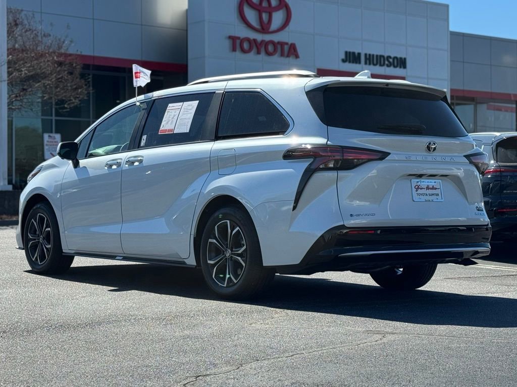 Used 2026 Toyota Sienna Platinum image 9