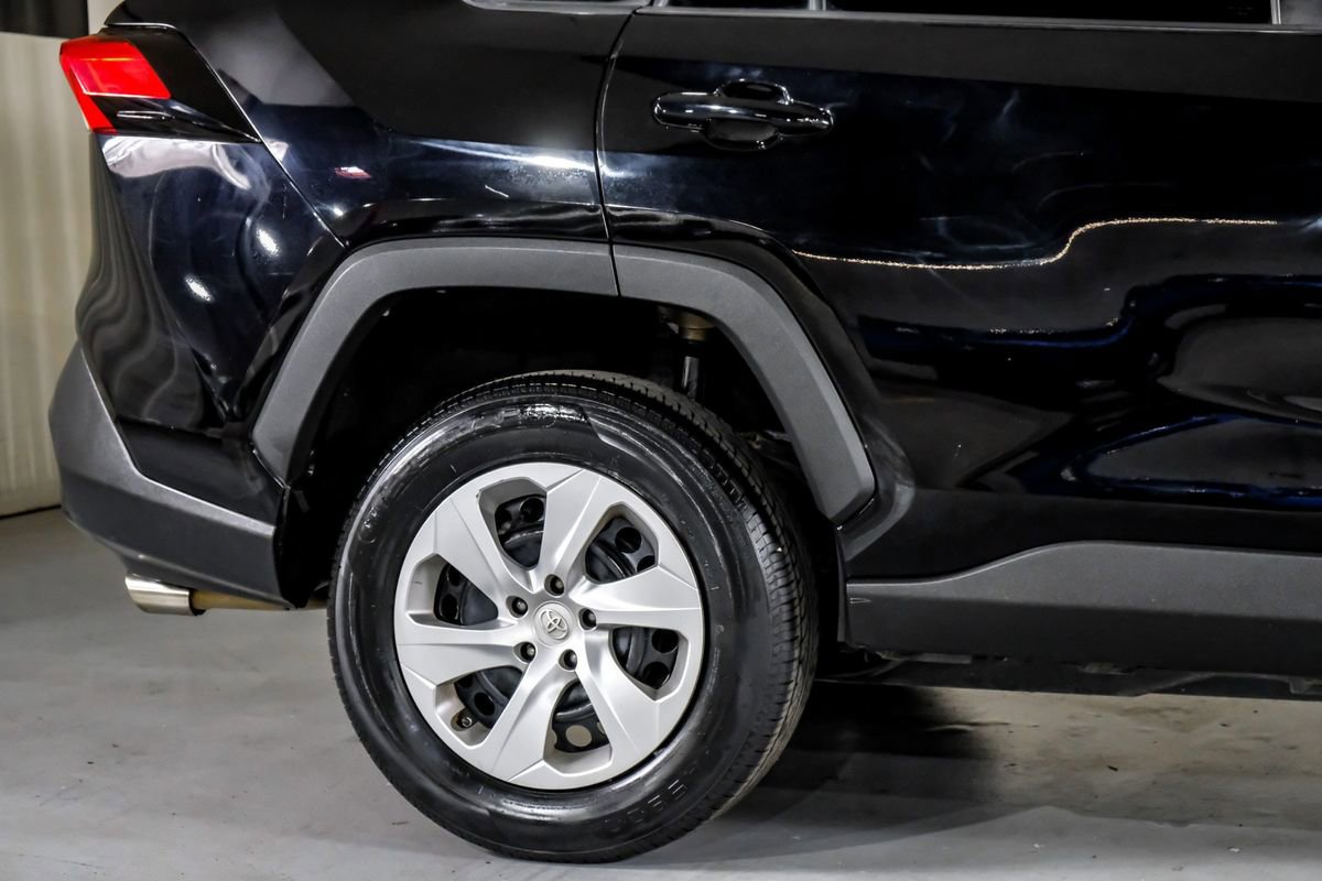 Used 2021 Toyota RAV4 LE FWD image 6