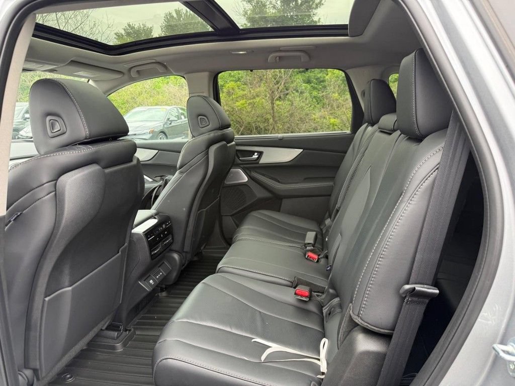 Certified 2026 Acura MDX w/ Technology Package FWD image 12