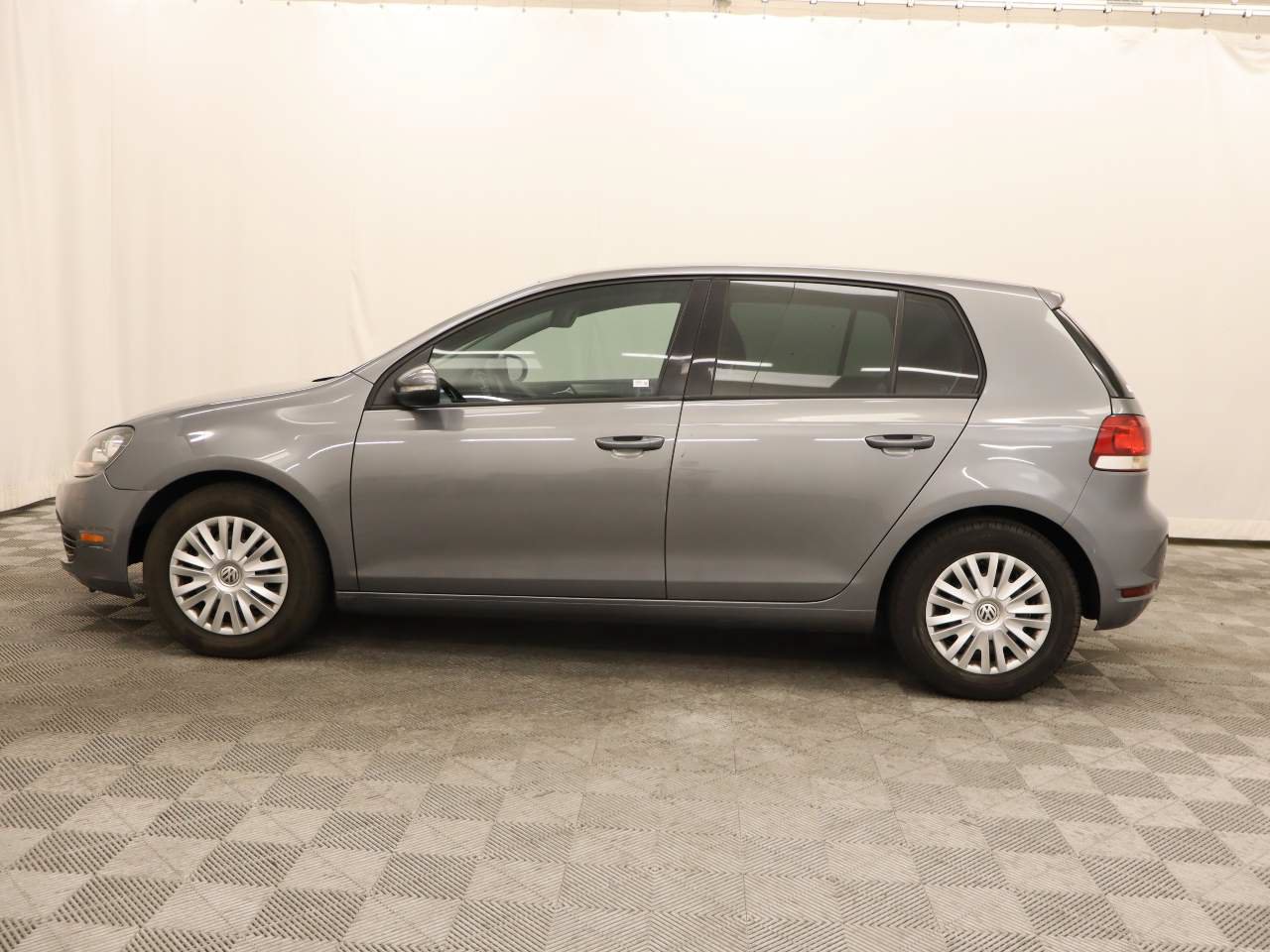 Used 2013 Volkswagen Golf 4-Door FWD image 2