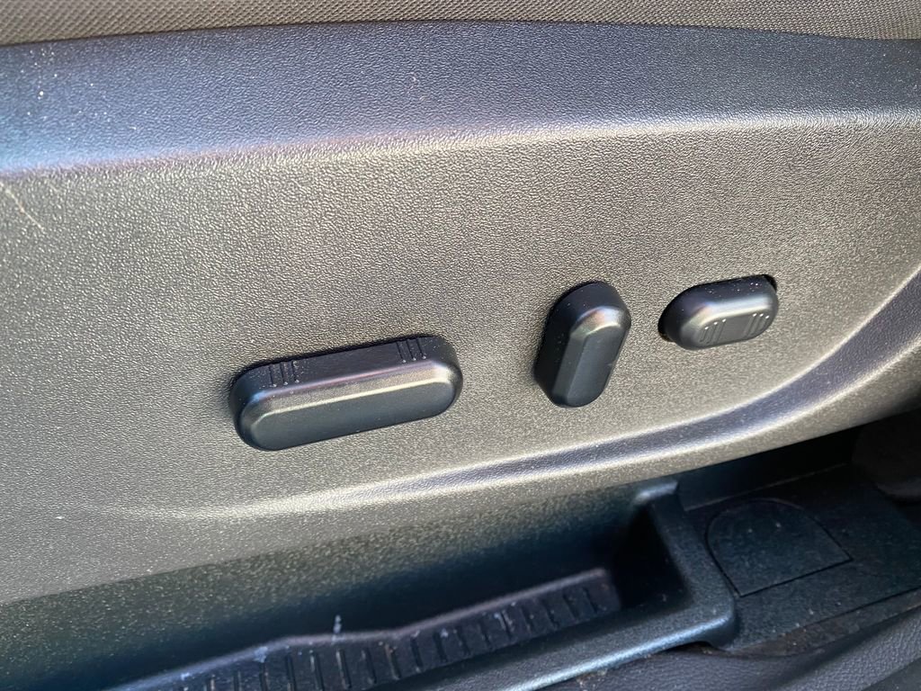 Used 2019 Ford Escape SE image 11