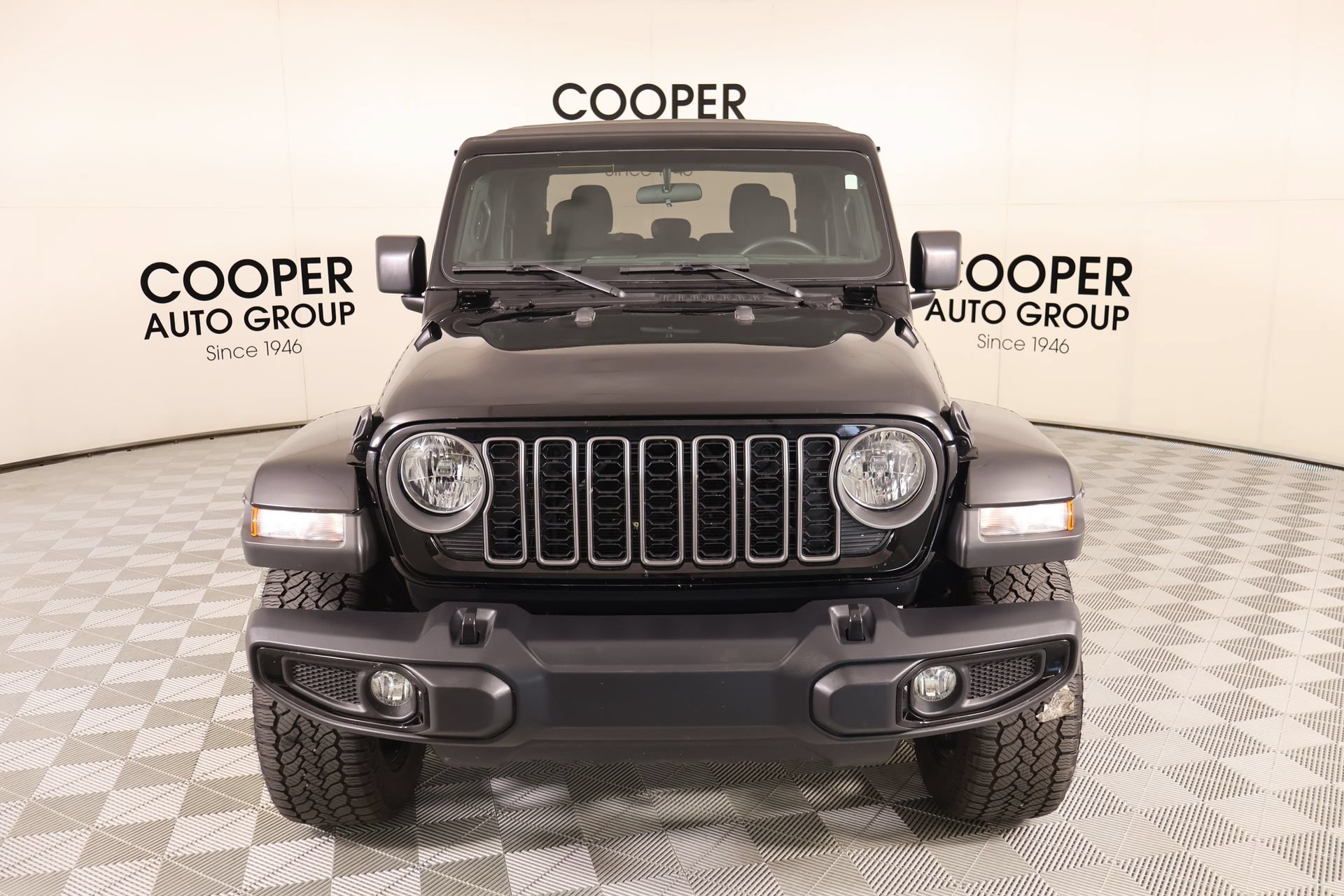Used 2025 Jeep Gladiator Sport AWD/4WD image 8