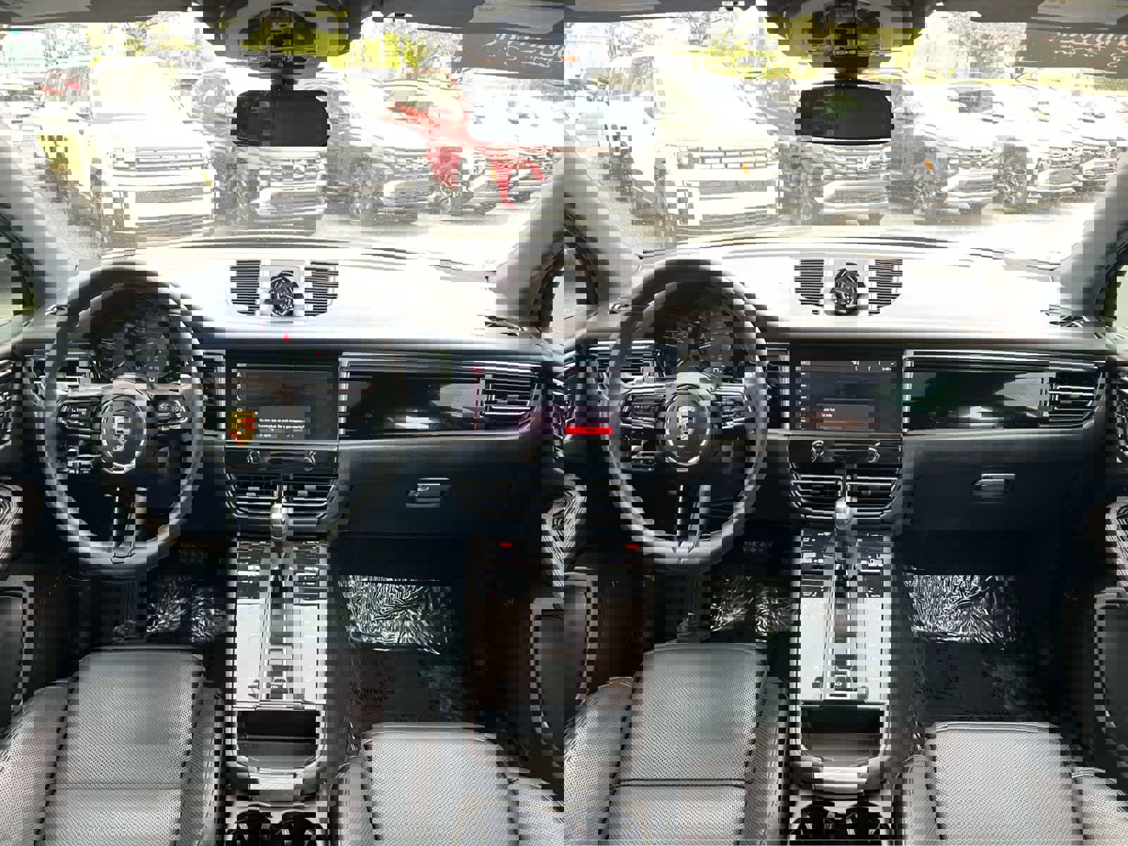 Used 2024 Porsche Macan image 25