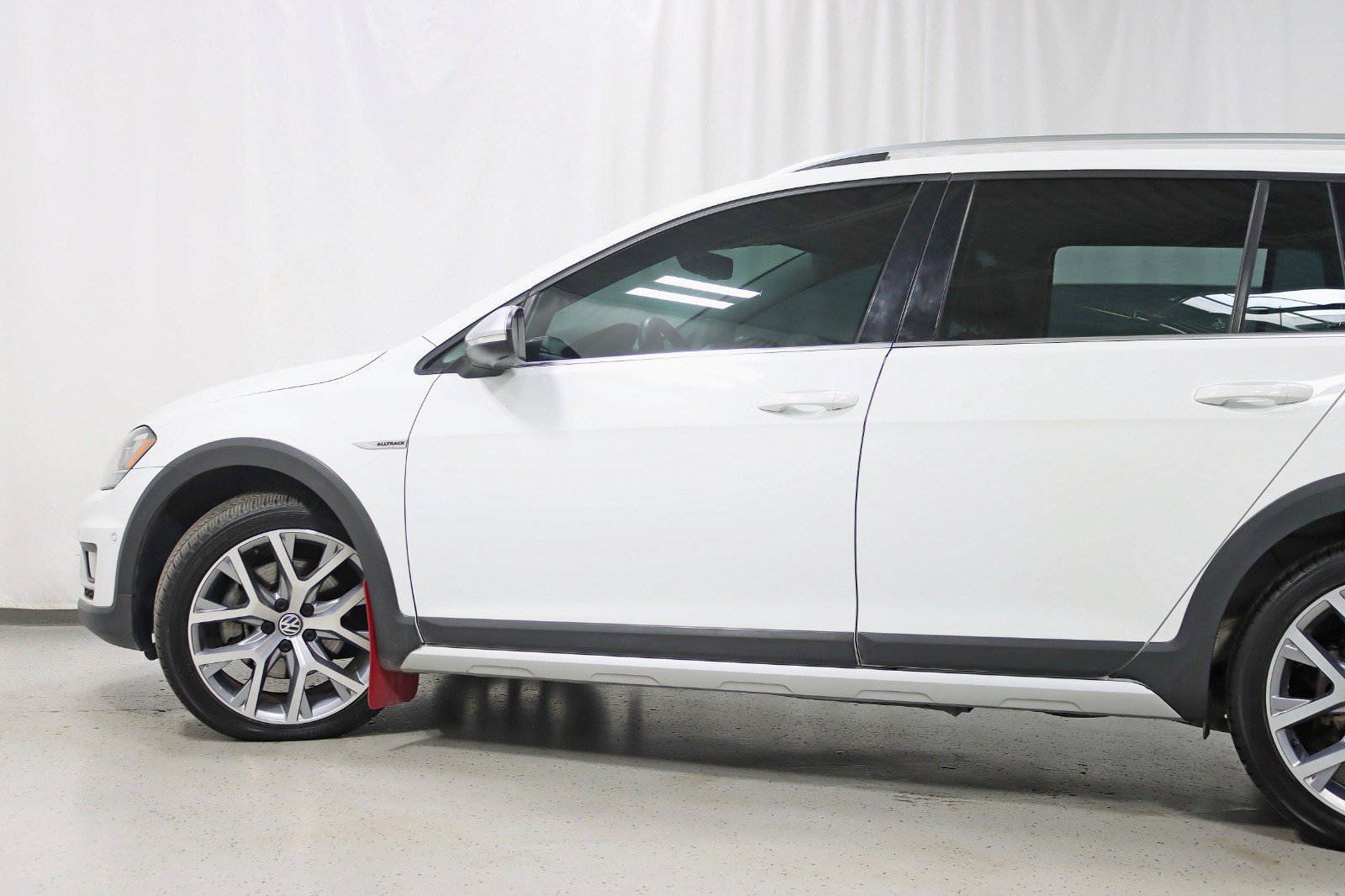 Used 2017 Volkswagen Golf Alltrack SEL AWD/4WD image 11