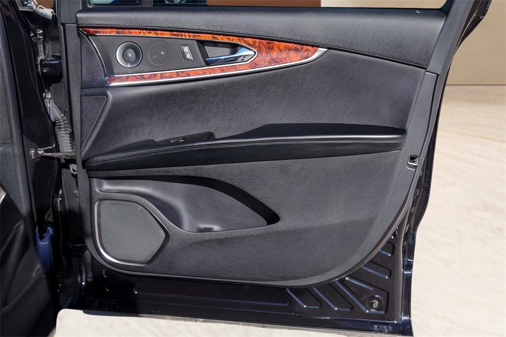 Used 2020 Lincoln Nautilus Reserve w/ Monochromatic Package image 27