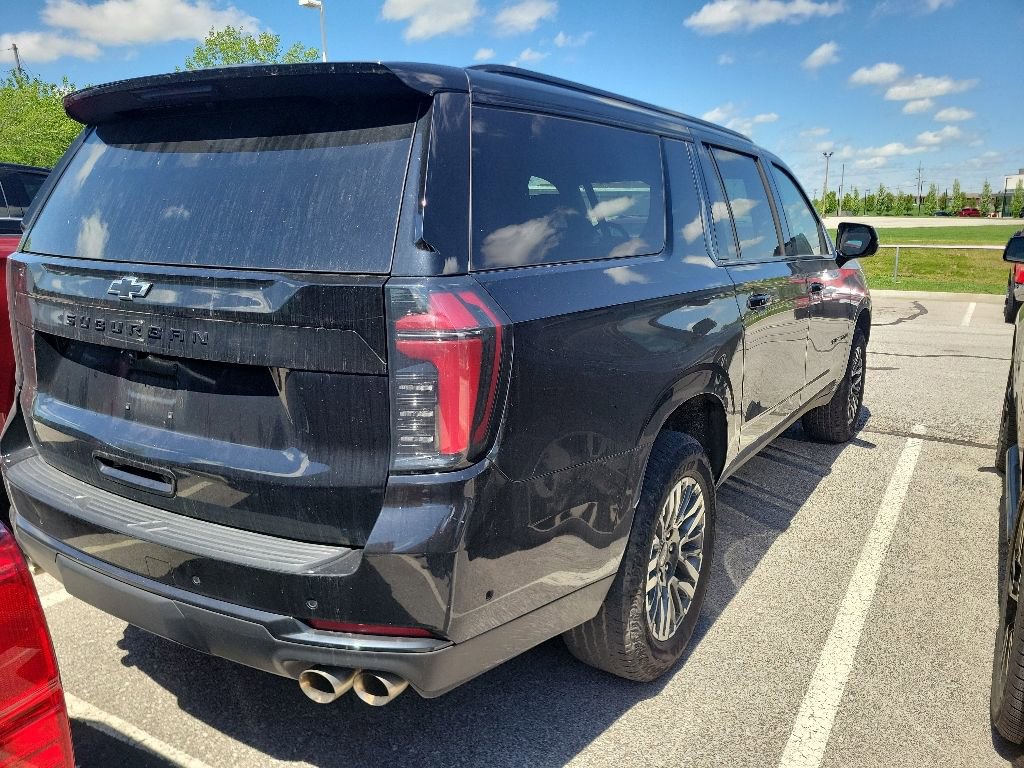 Used 2025 Chevrolet Suburban Z71 AWD/4WD image 3