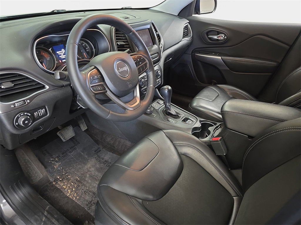 Used 2019 Jeep Cherokee Latitude Plus w/ Cold Weather Group image 18