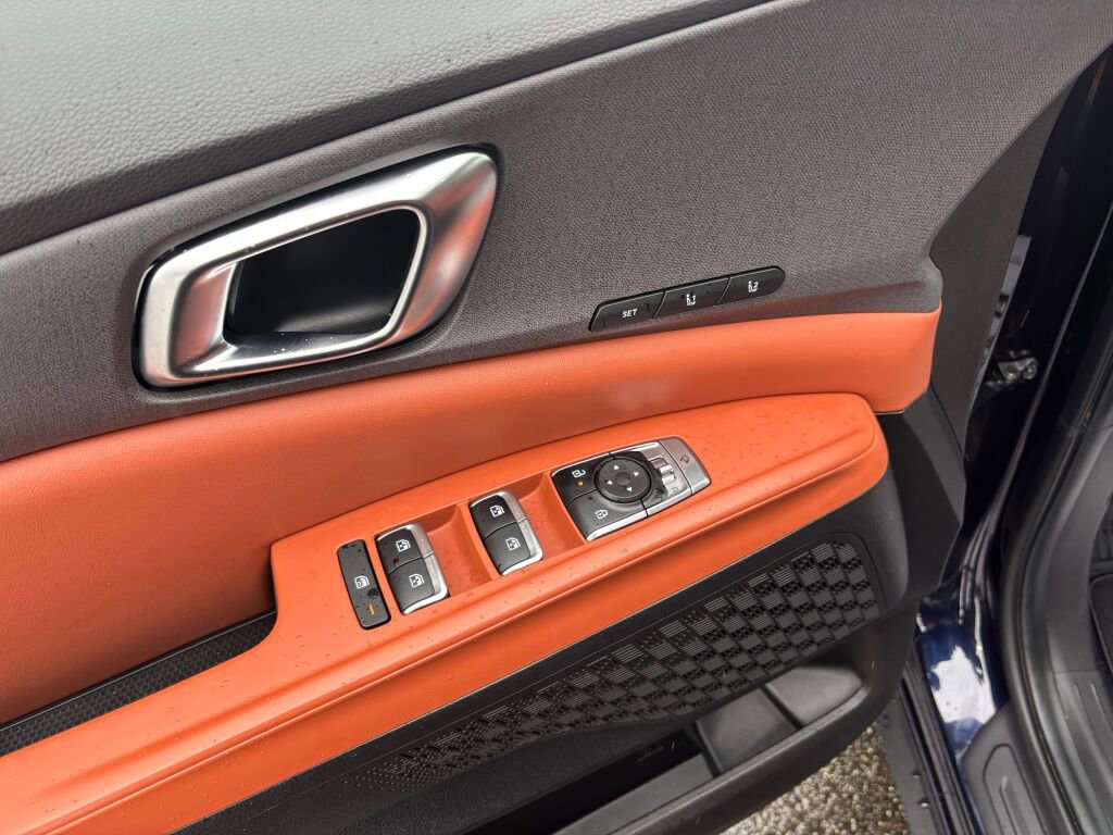 Certified 2025 Kia Carnival EX image 22