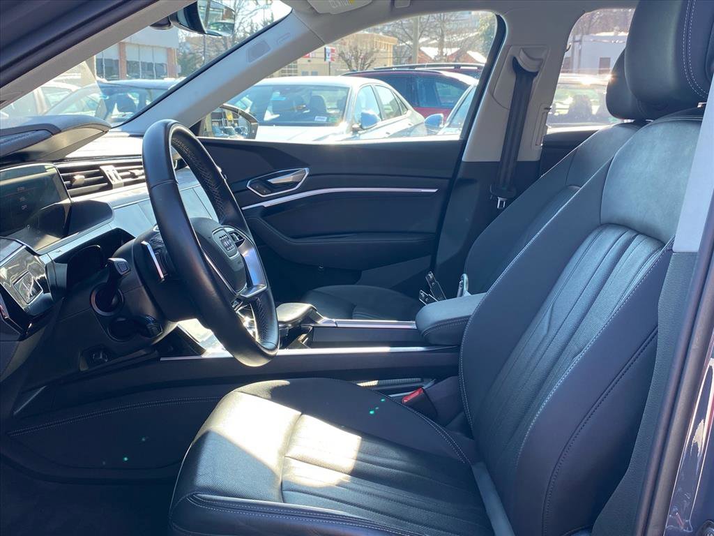 Used 2024 Audi Q8 e-tron Premium Plus w/ Premium Plus Package image 12