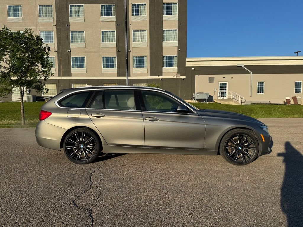 Used 2017 BMW 330i xDrive Wagon AWD/4WD image 13