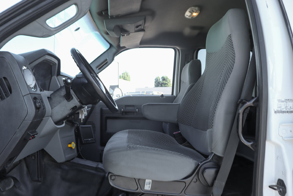 Used 2015 Ford F650 2WD Crew Cab Super Duty image 23