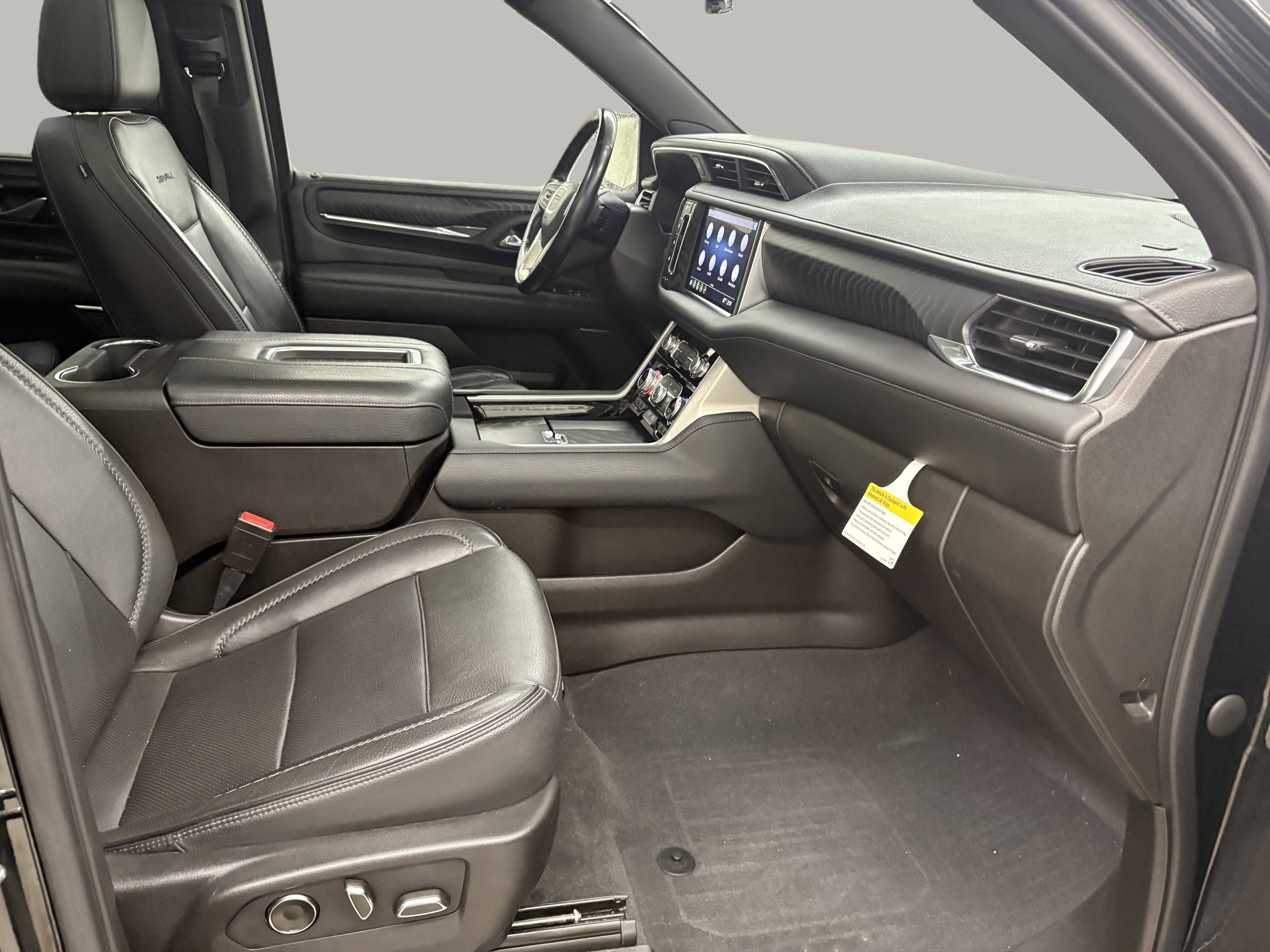 Used 2021 GMC Yukon XL Denali w/ Denali Premium Package image 25