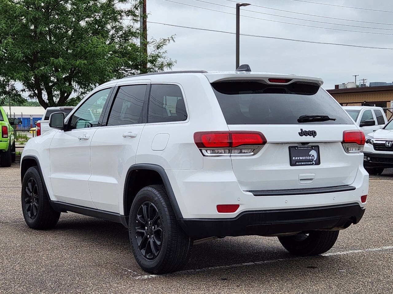 Used 2022 Jeep Grand Cherokee Laredo E image 8