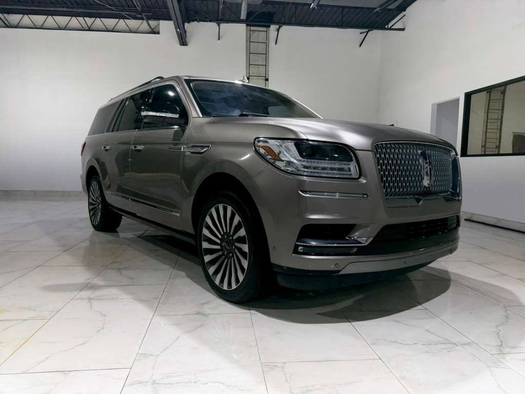 Used 2019 Lincoln Navigator L Reserve w/ Cargo Package image 3