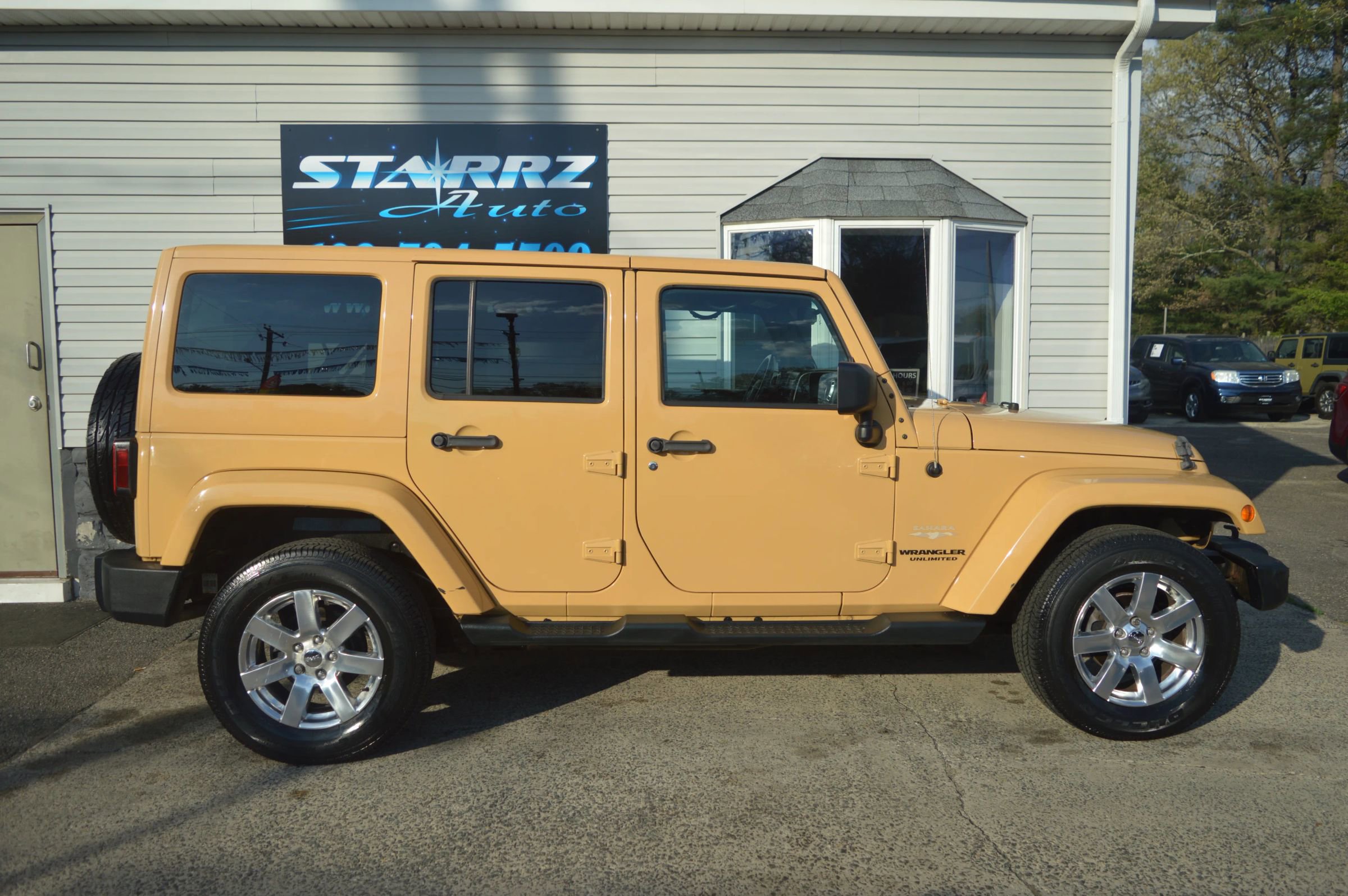 Used 2013 Jeep Wrangler Unlimited Sahara w/ Connectivity Group AWD/4WD image 6
