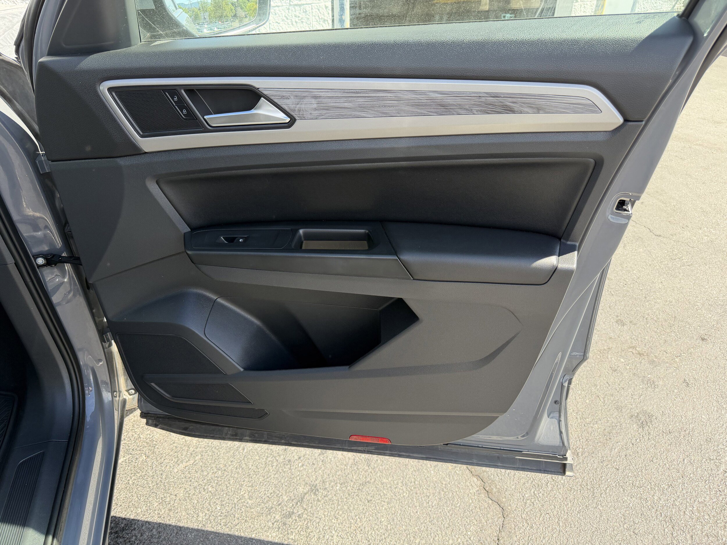 Used 2020 Volkswagen Atlas Cross Sport SE AWD/4WD image 34