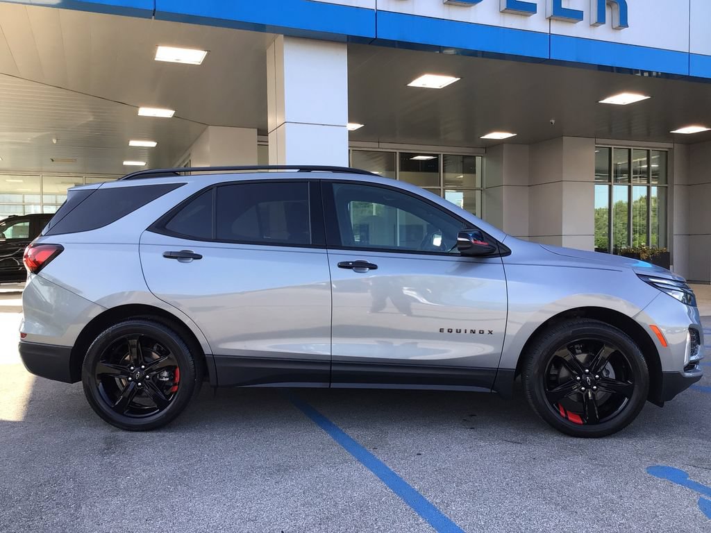 Used 2023 Chevrolet Equinox Premier w/ Redline Edition FWD image 5