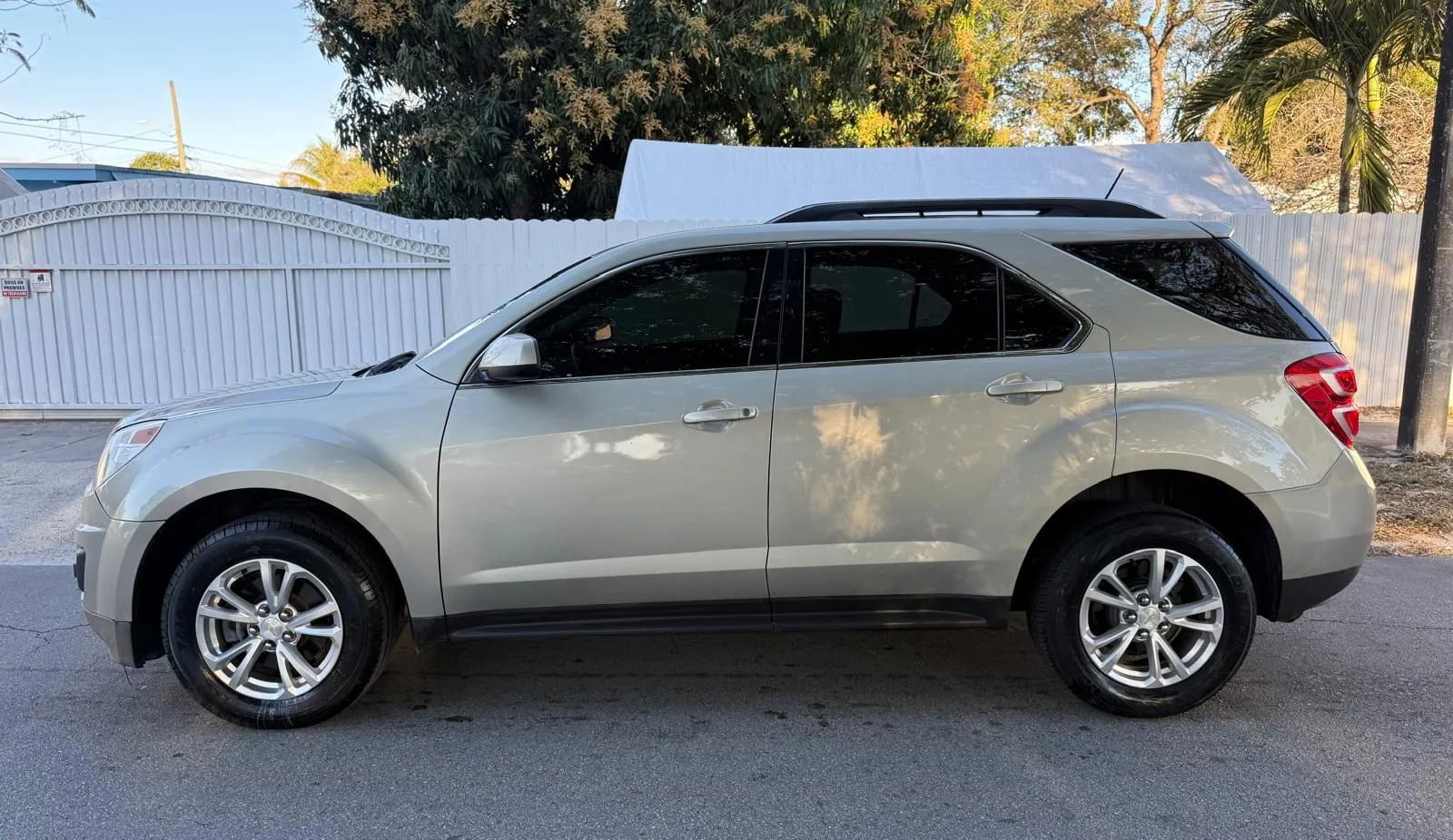 Used 2016 Chevrolet Equinox LT image 3