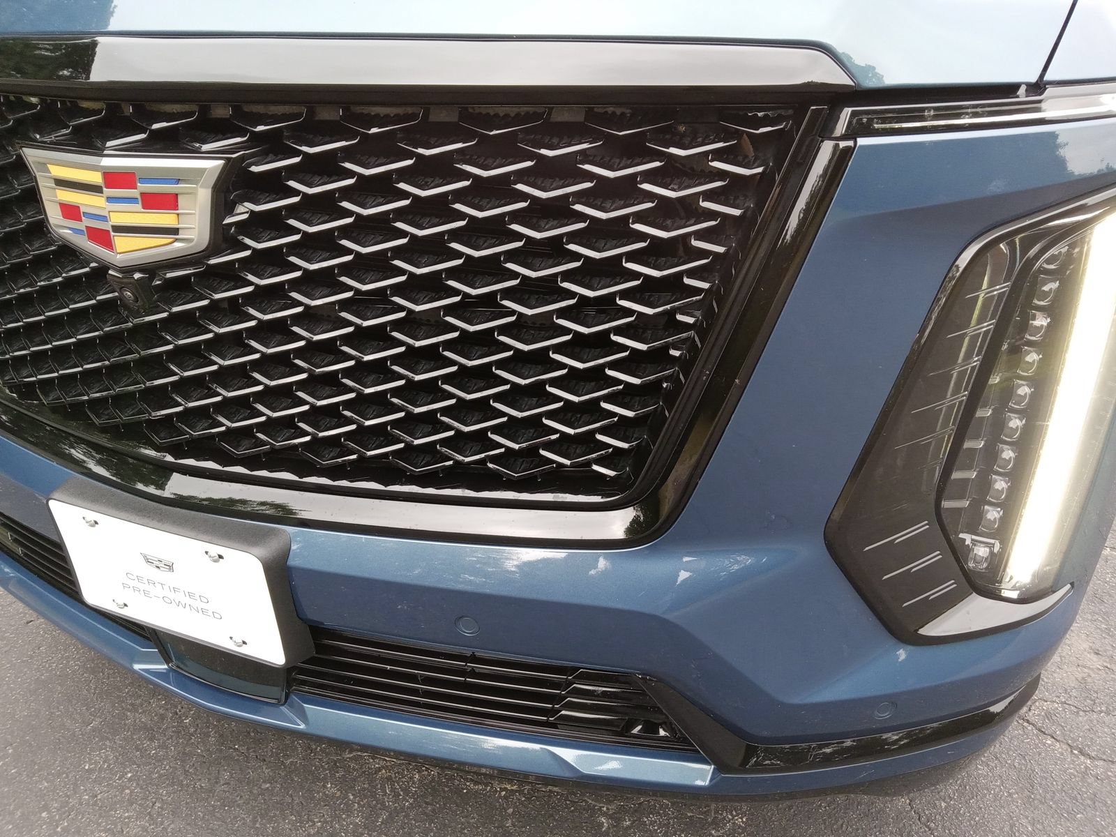 Certified 2026 Cadillac Escalade Platinum Sport AWD/4WD image 8
