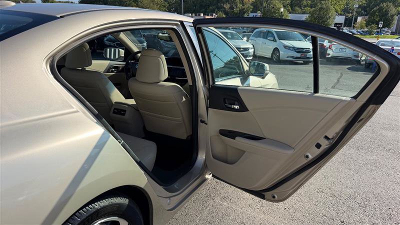 Used 2017 Honda Accord EX-L image 37