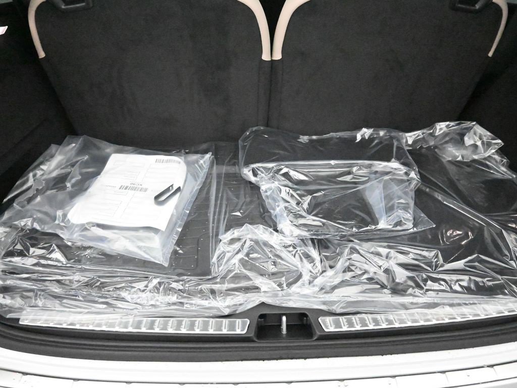 New 2026 Volvo XC90 B5 Plus image 30