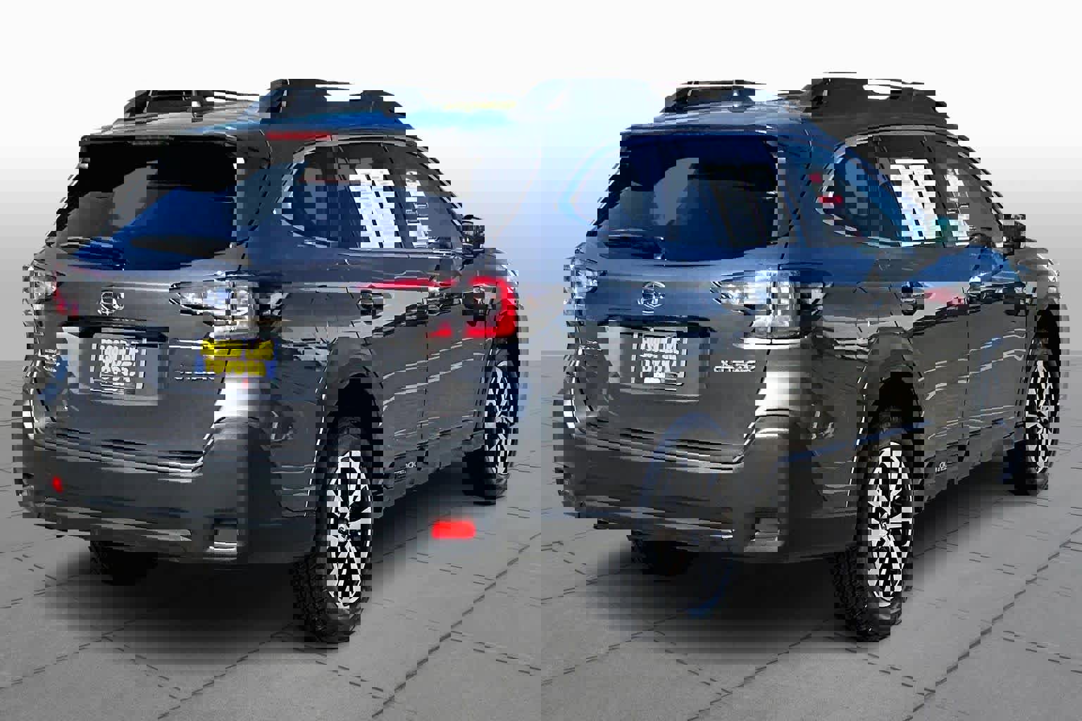 Used 2023 Subaru Outback Premium image 12