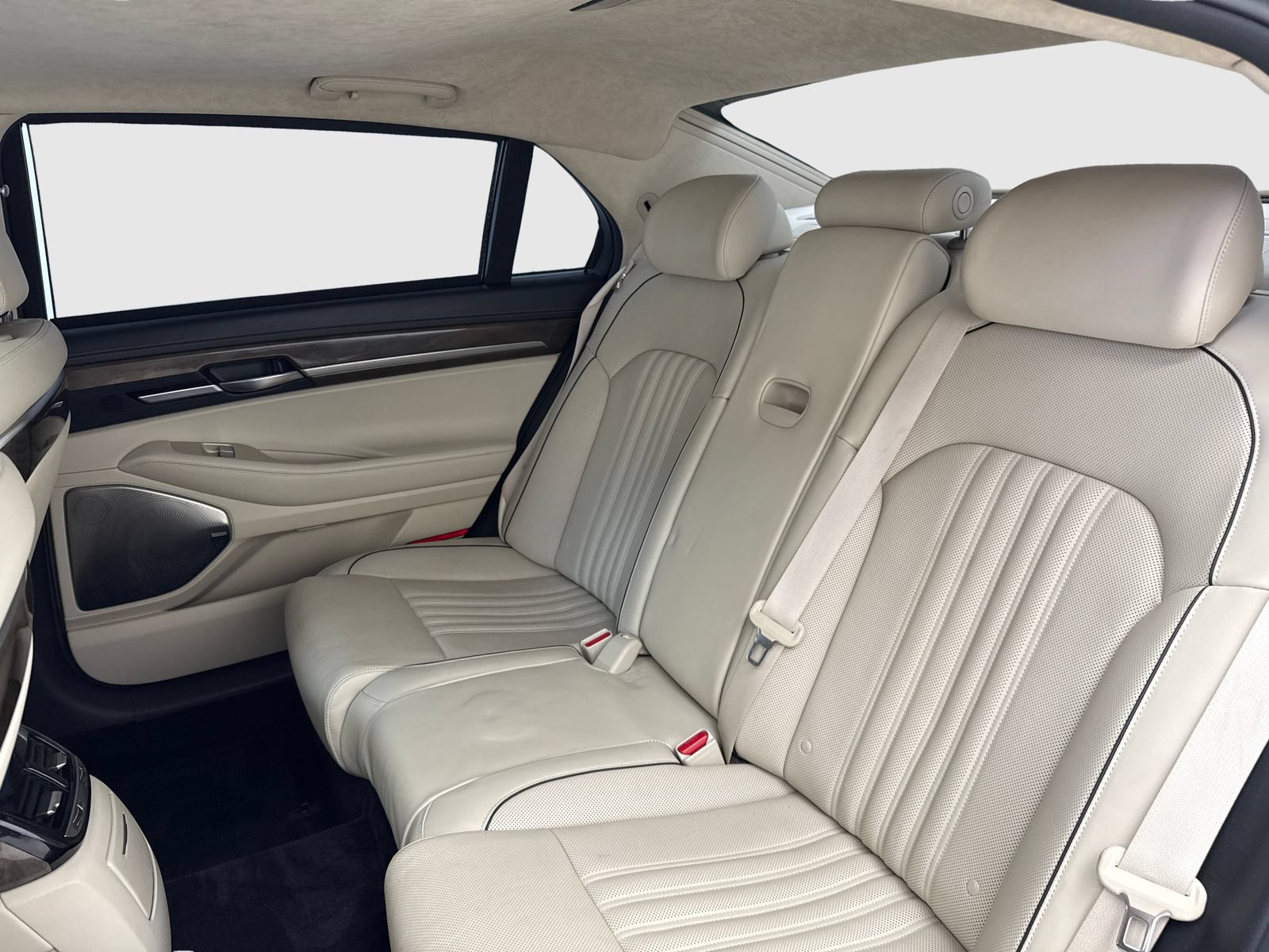 Used 2019 Genesis G90 3.3T Premium RWD image 35
