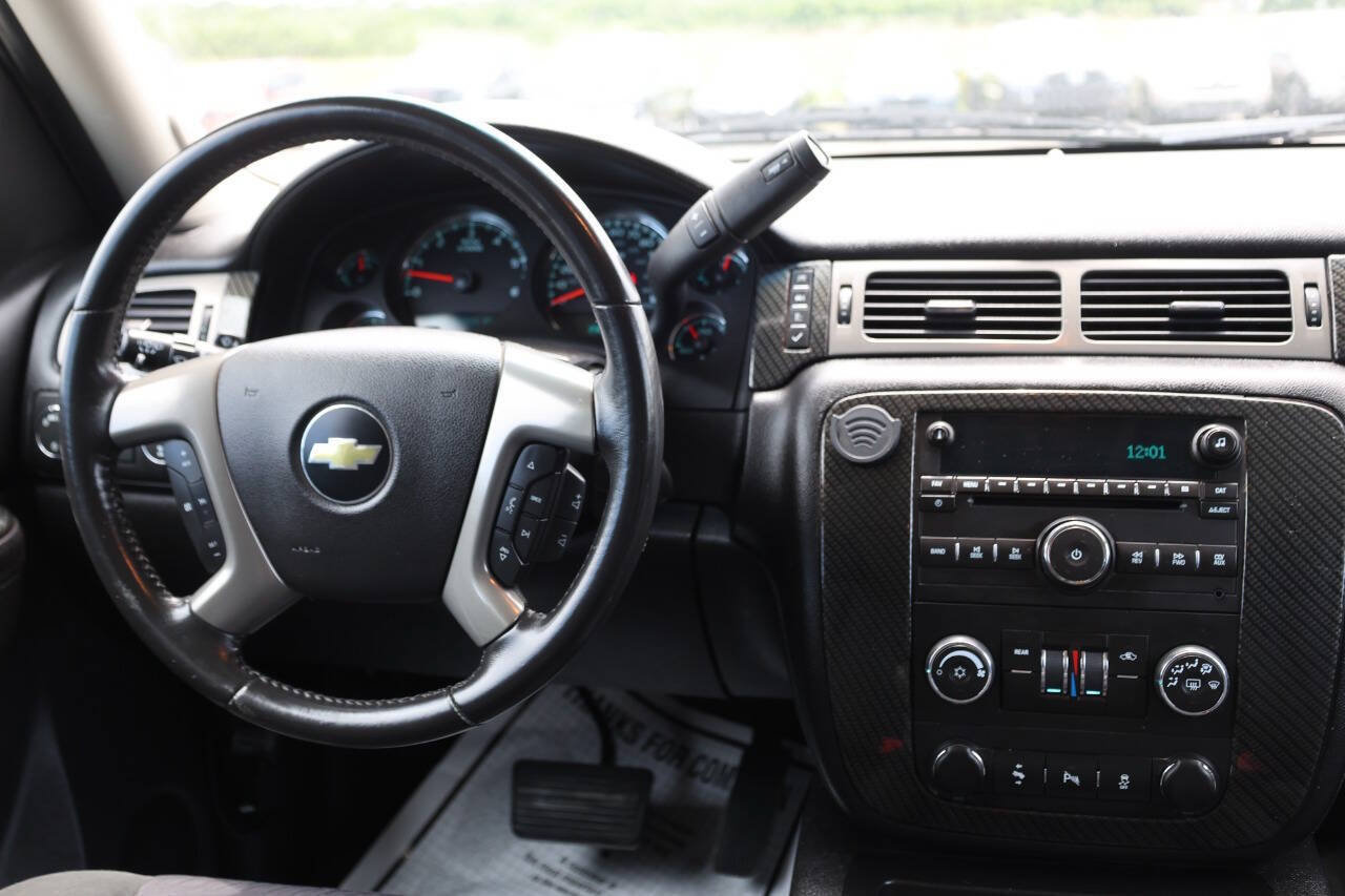 Used 2013 Chevrolet Suburban LS w/ Convenience Package 1 AWD/4WD image 23