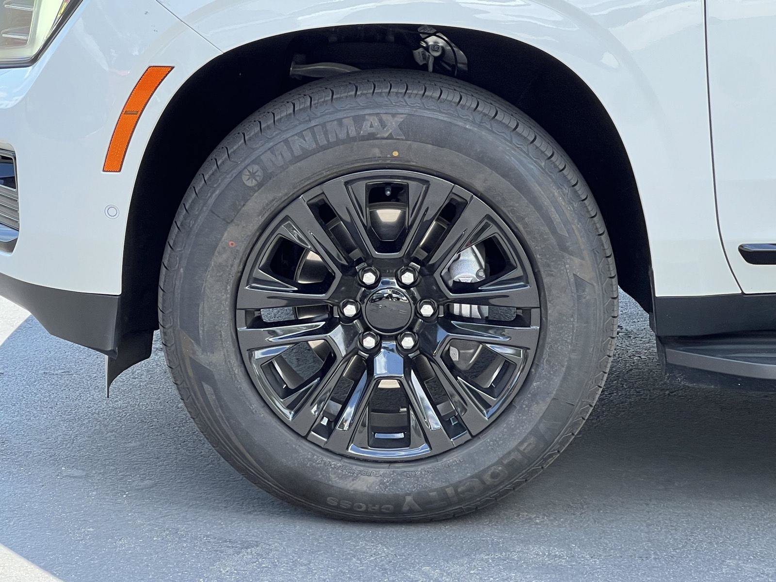 Used 2025 GMC Yukon XL Denali AWD/4WD image 13