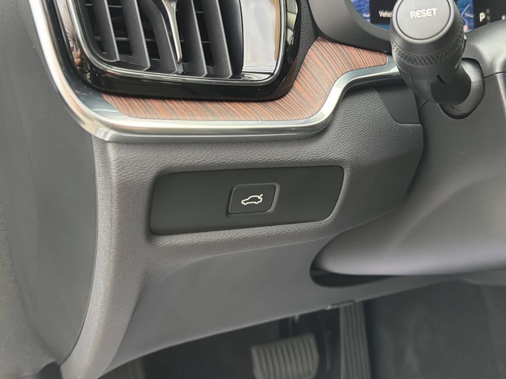 Certified 2024 Volvo S60 B5 Plus w/ Climate Package AWD/4WD image 17
