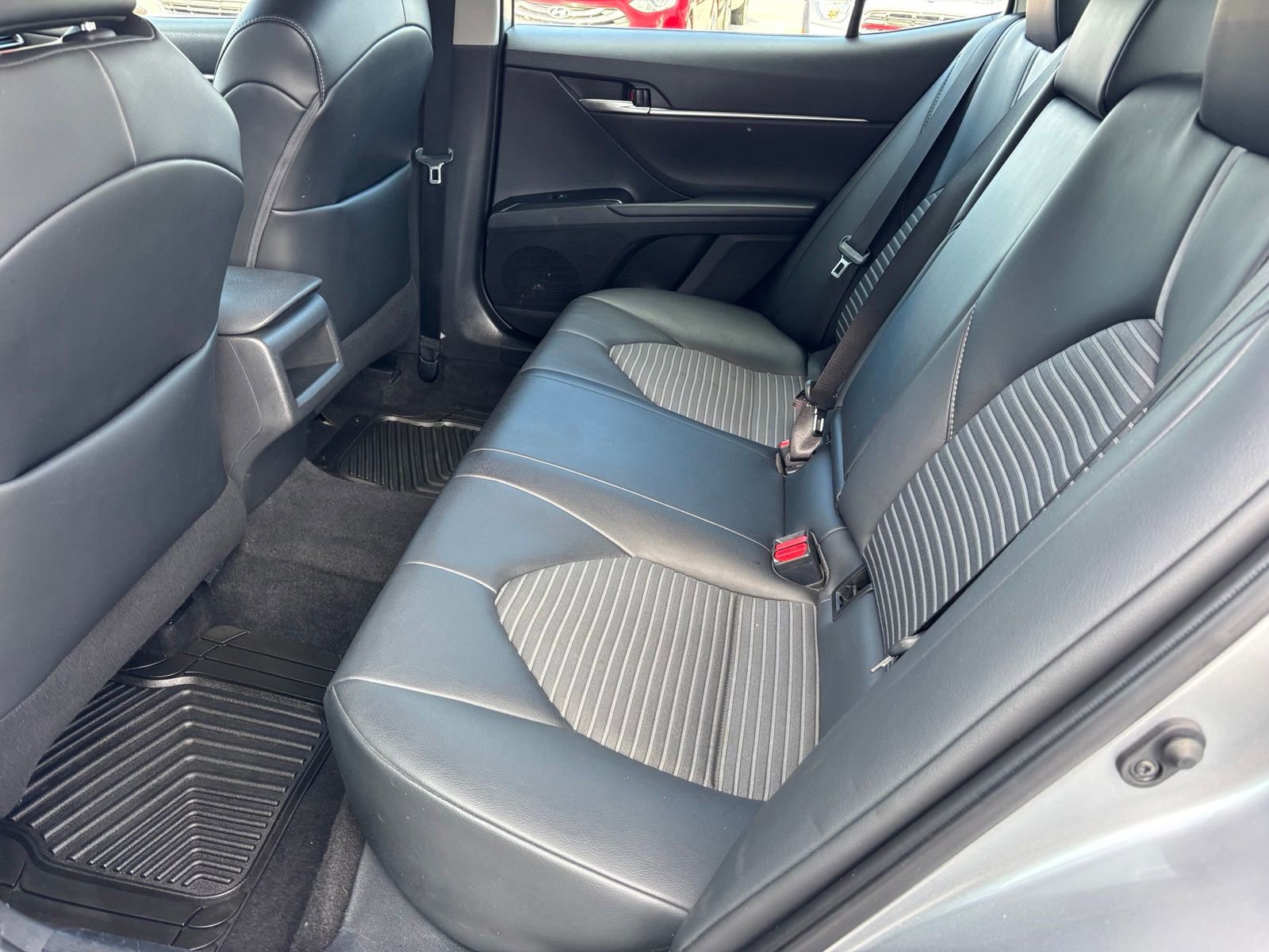 Used 2020 Toyota Camry SE FWD image 15