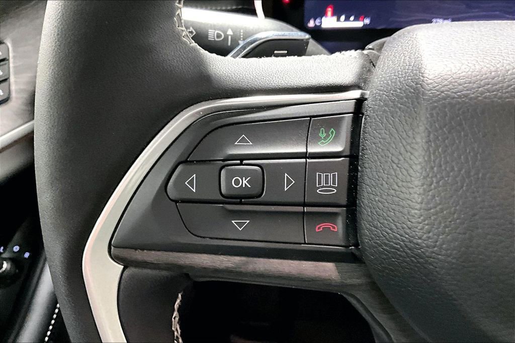 Used 2025 Jeep Grand Cherokee Limited image 24