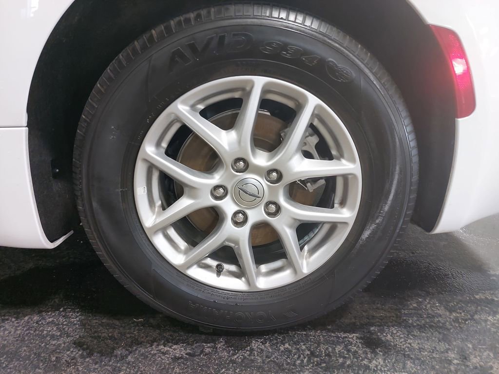 Used 2024 Chrysler Pacifica Touring-L FWD image 32
