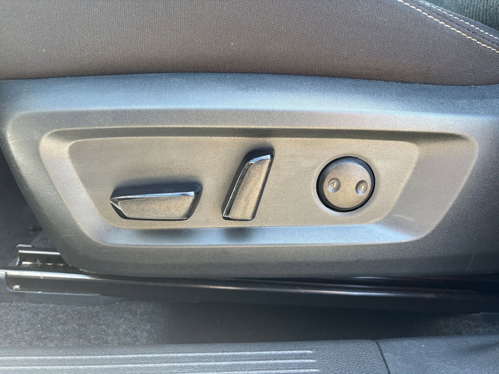 Used 2025 Nissan Rogue SV AWD/4WD image 22